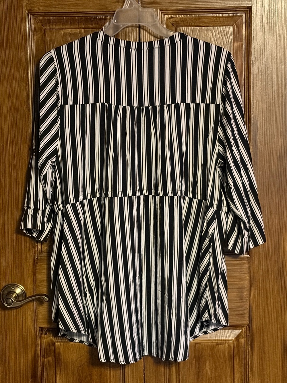 TORRID Women’s Black & White Bold Striped Blouse Top with a Drawstring Waist  1X - Picture 3 of 7